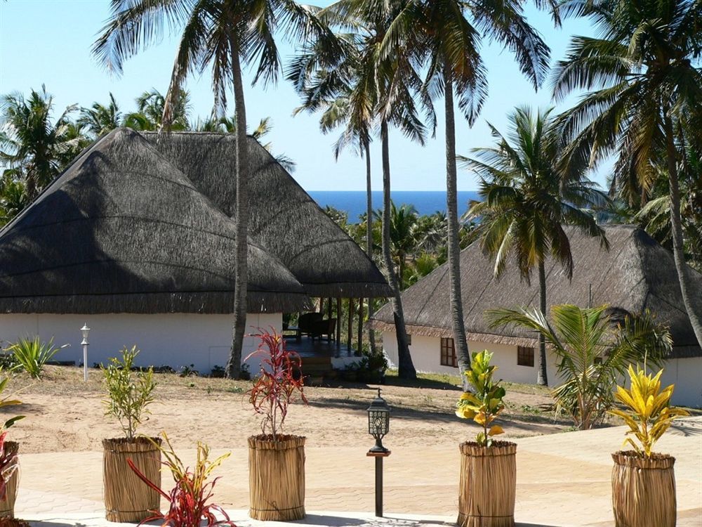Blue Moon Beach Holiday Resort Inhambane Extérieur photo